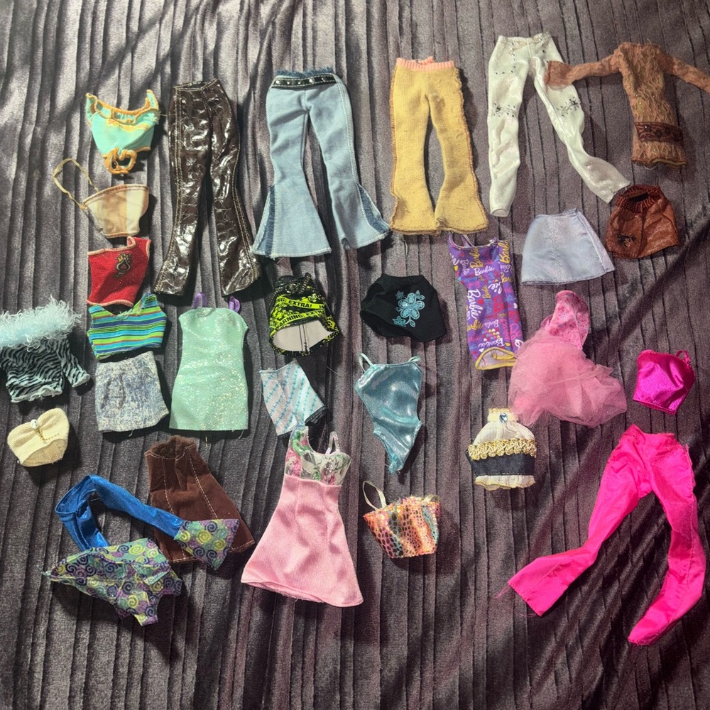 Barbie cloths lot